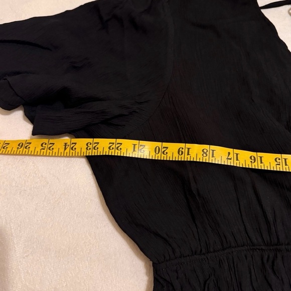 Time and Tru Women's Cinched Waist Peplum Blouse with Flutter Sleeves, Large - Picture 5 of 8